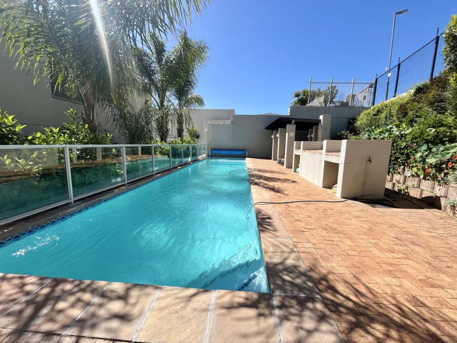 To Let 2 Bedroom Property for Rent in Sea Point Western Cape